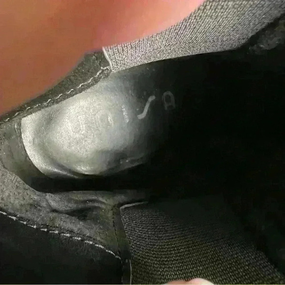 Unisa Missy Wedge Chelsea Boot slightly used, but in fabulous condition 7.5 - Picture 9 of 11